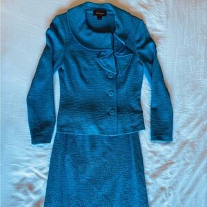St. John knit skirt suit. Size 4. EUC
